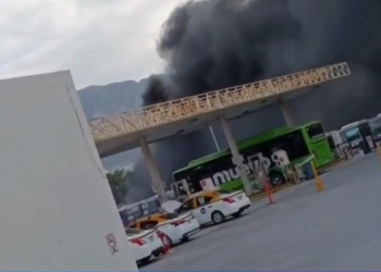 Camión Urbano De La Ruta 400 Se Incendia En Santa Catarina Movilidad De Primer Mundo Samuel Regio Política - Regios Al Cuadrado