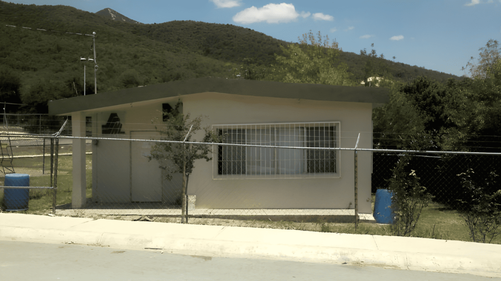 Cierran Clínica En Santiago, Nl. Por Crisis De Salud Y Gestión Estatal De Samuel