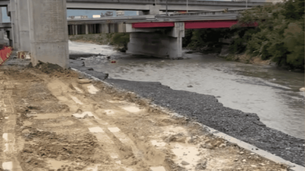 Parque Lineal Clausurado En Nuevo León Sobre La Avenida Constitución - Regios Al Cuadrado - Regios Al Cuadrado